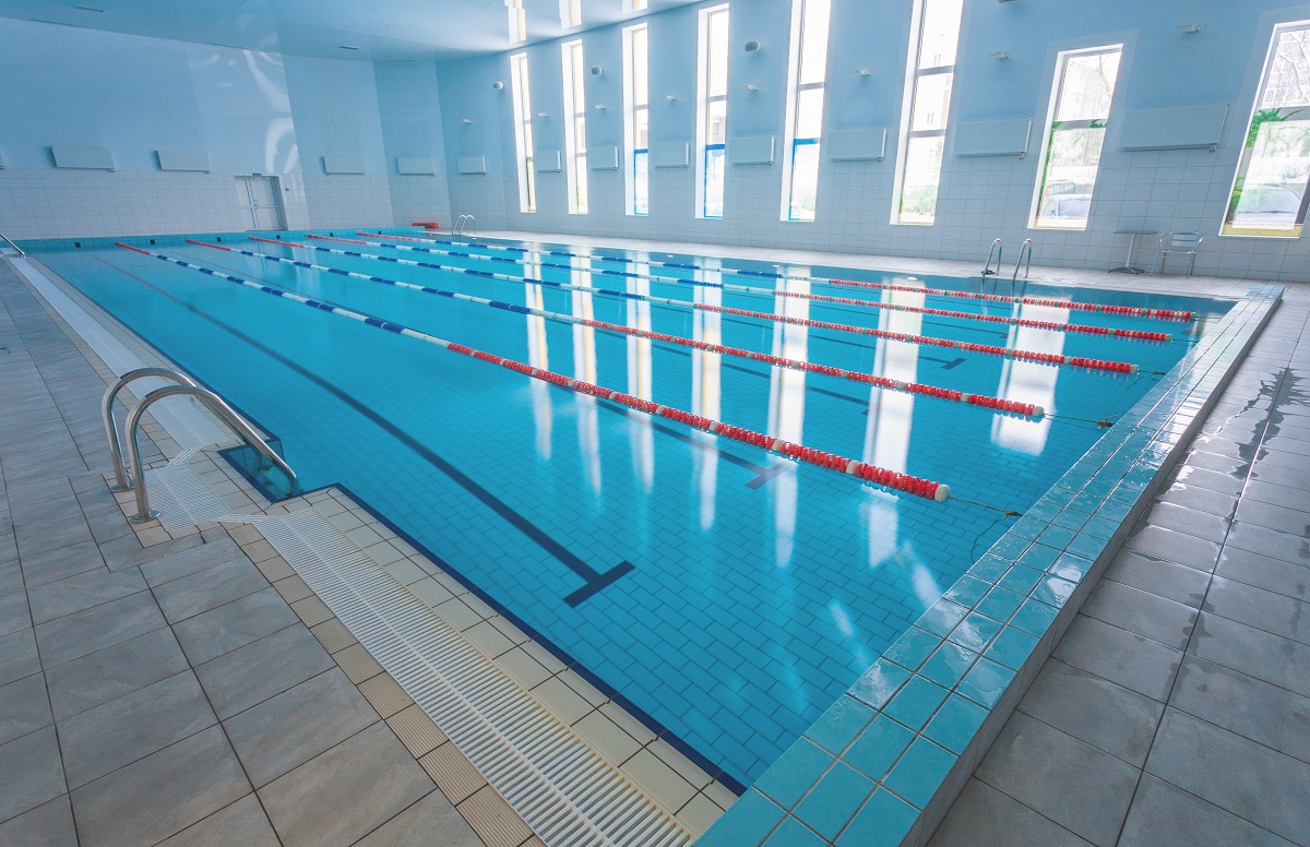 Swimming pool with race tracks or lanes